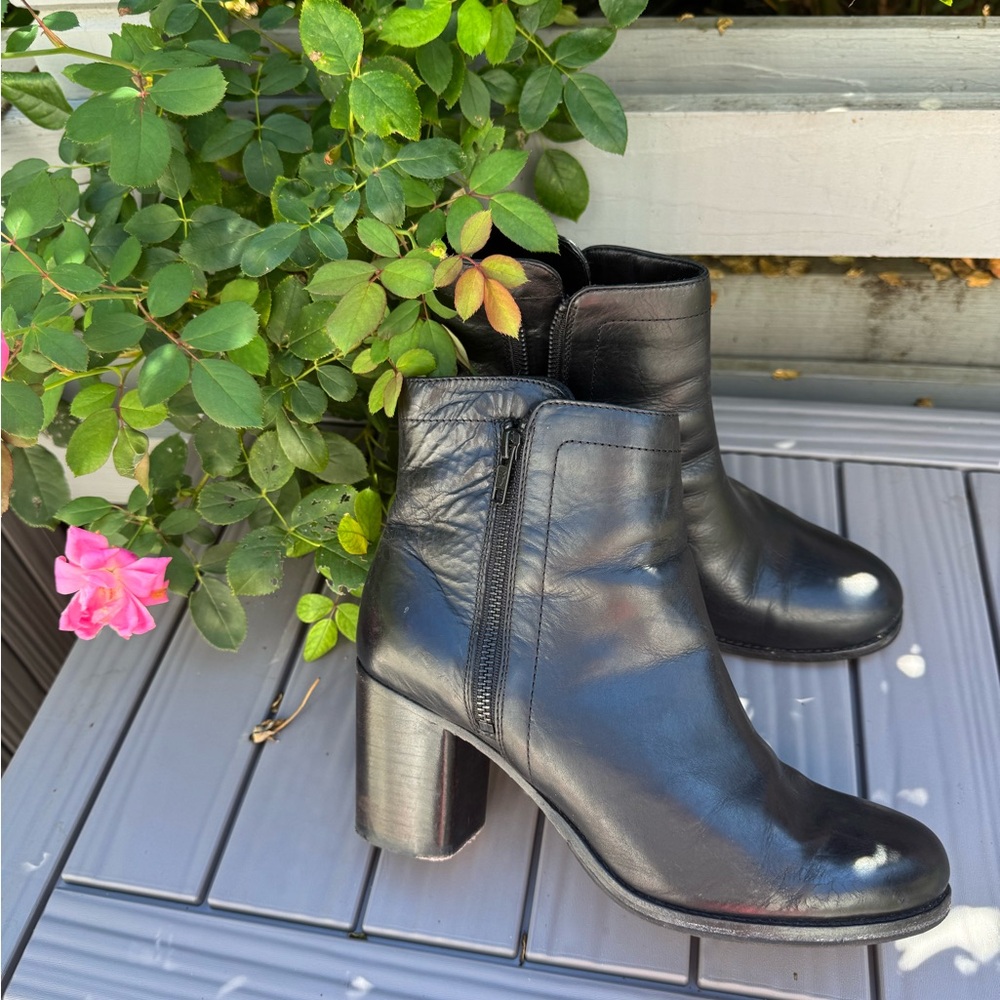 EUC Frye Addie Double Zip Black Leather Ankle Booties - Picture 6 of 12
